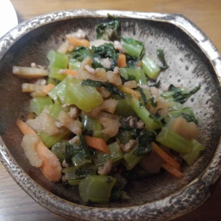 ご飯にかけて美味しい!大根の葉とひき肉ピリ辛炒め